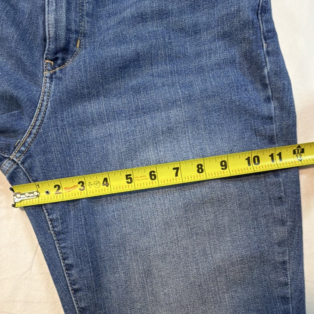 Levi Strauss Signature Women's 8 Mid-Rise Straight Stretch Medium Wash Classic - Picture 13 of 15
